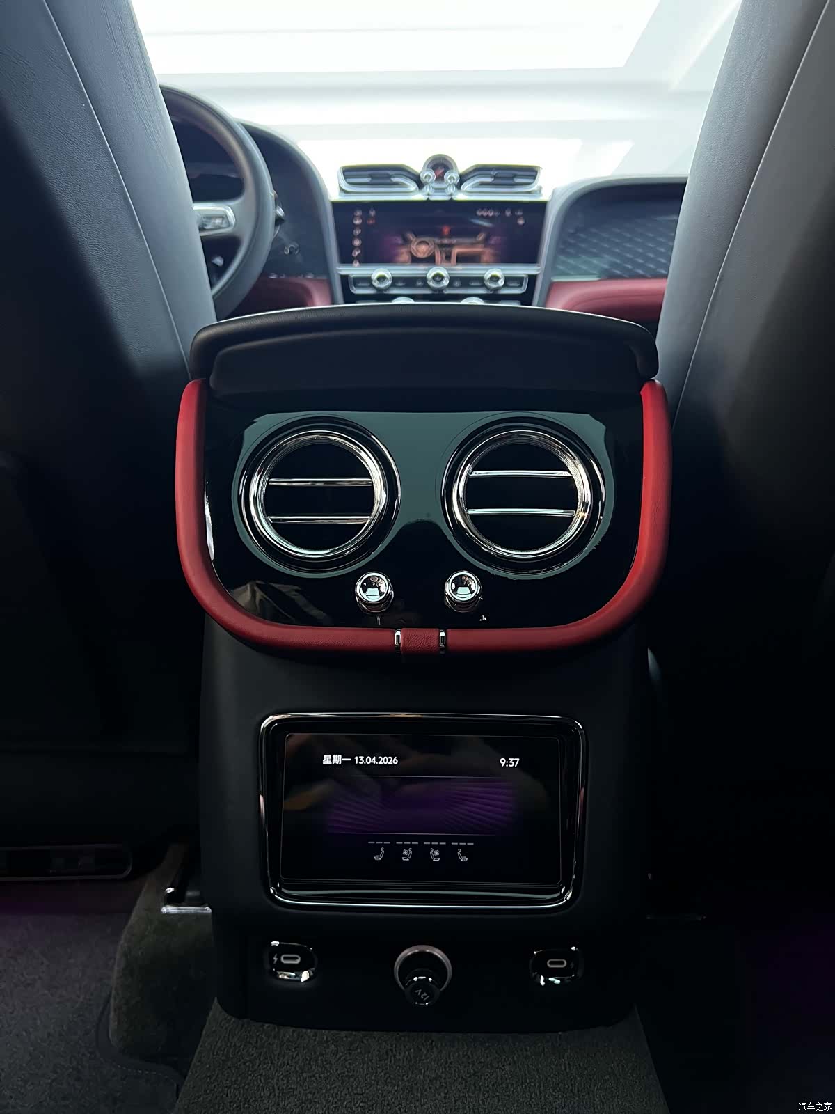 Bentley Bentayga, 2022 28
