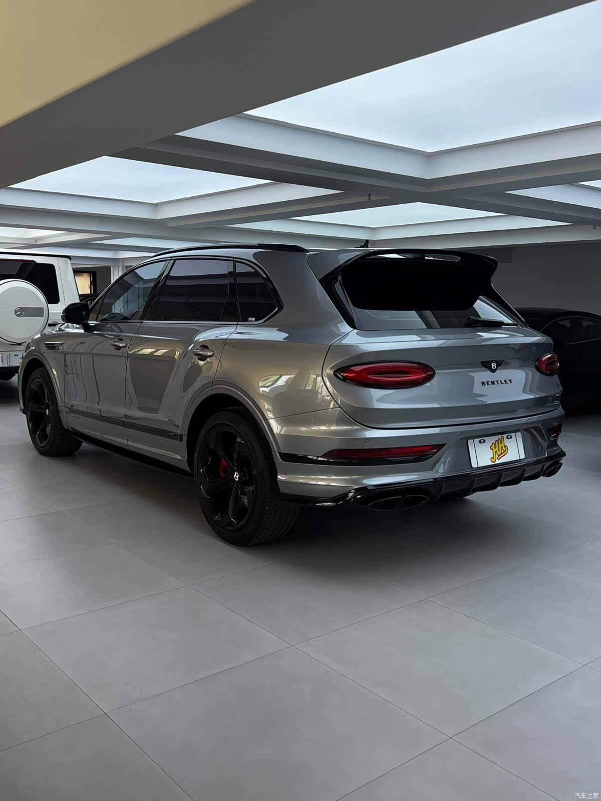 Bentley Bentayga, 2022 22