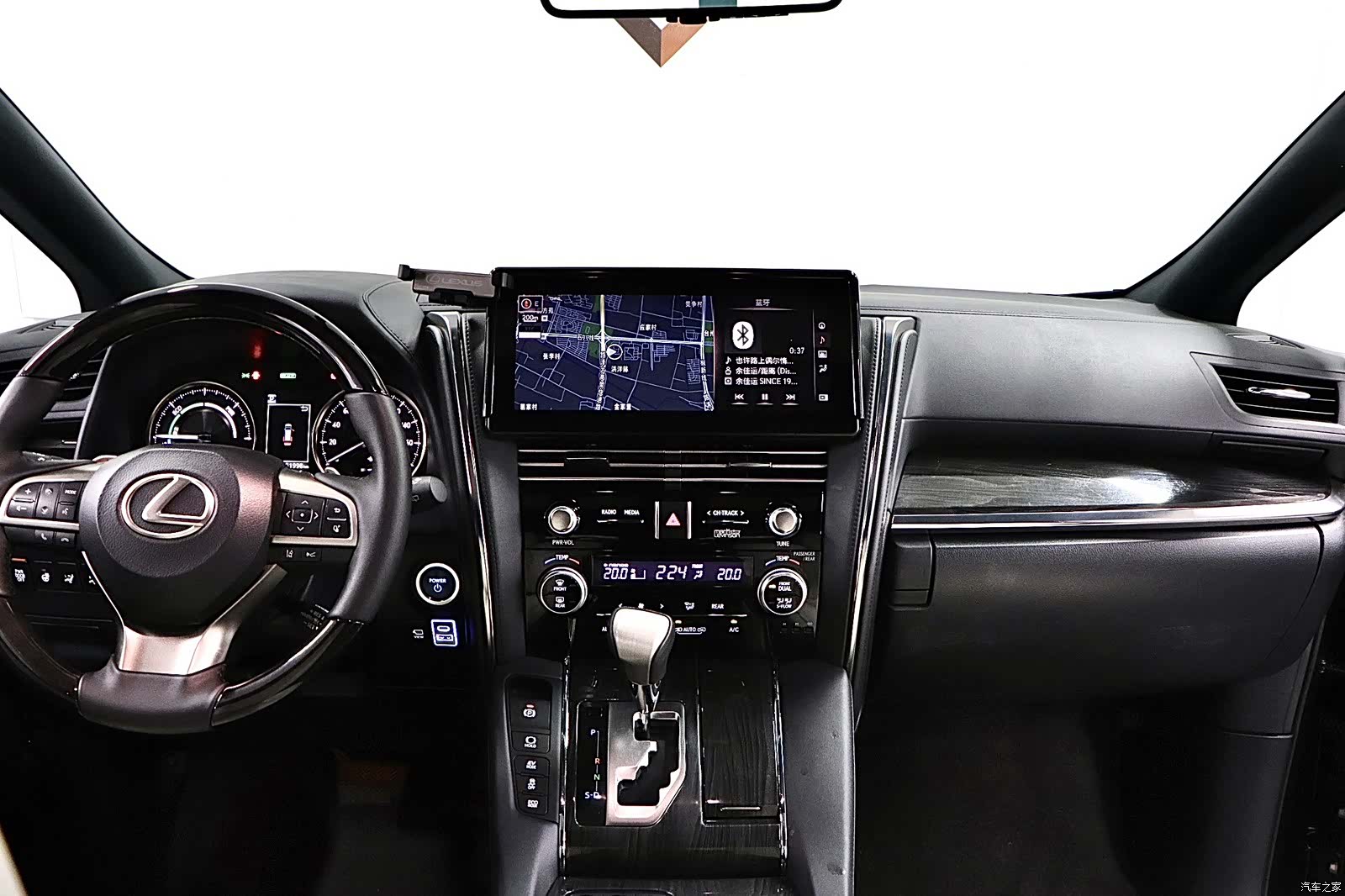 Lexus LM, 2022 17