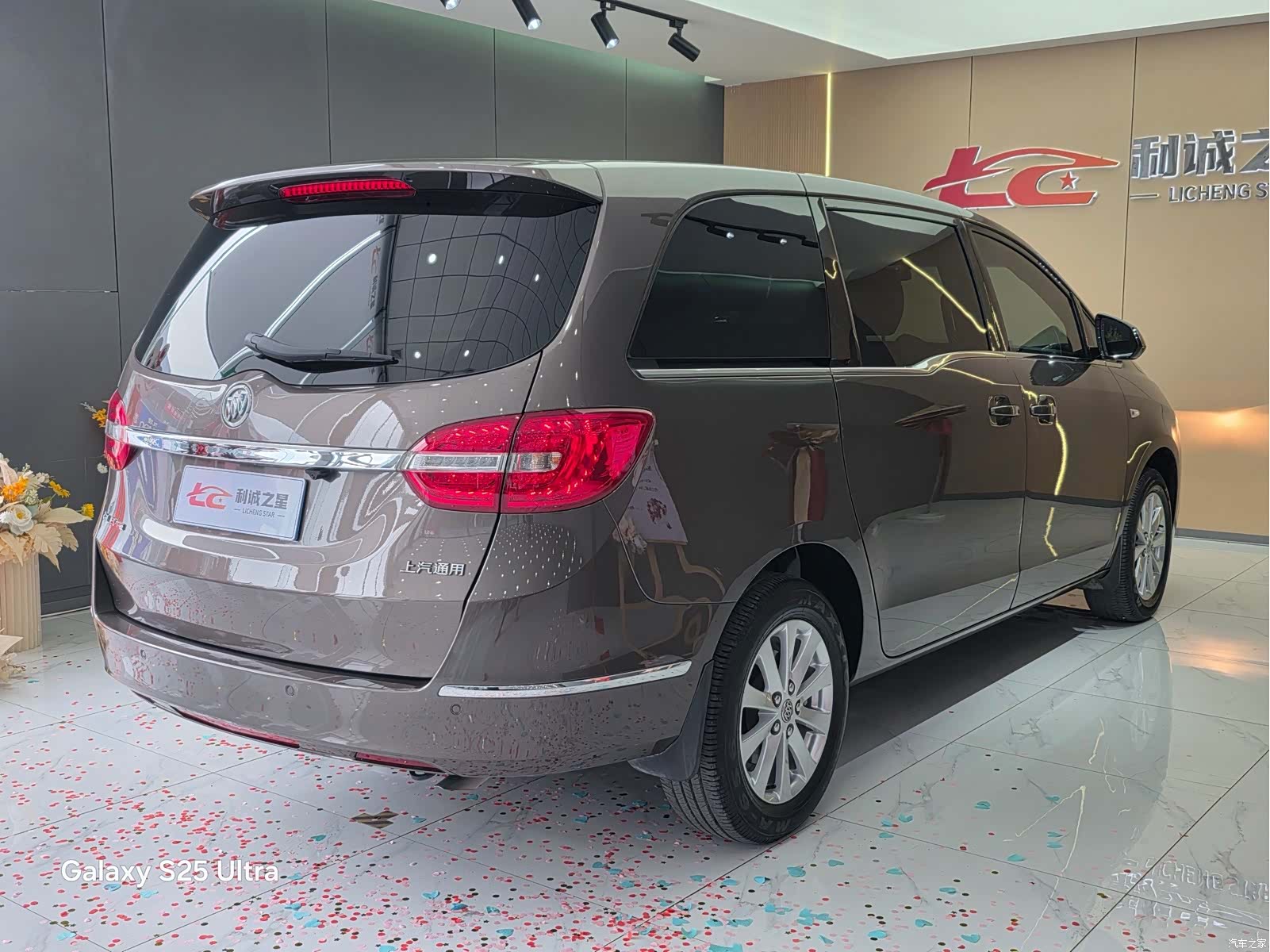 Buick GL8, 2018 6