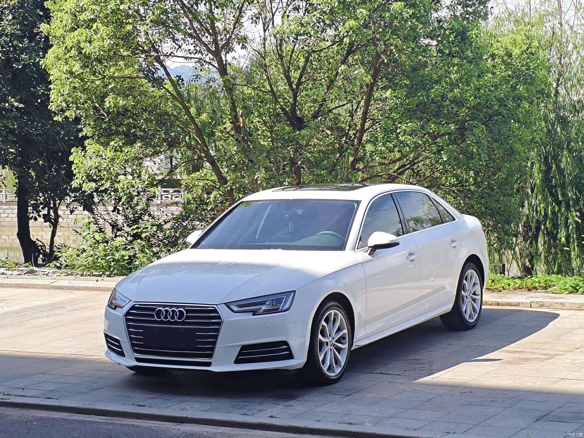 Audi A4L, 2017 1