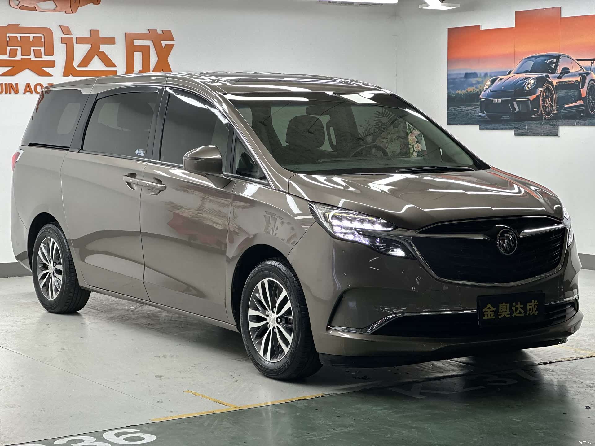 Buick GL8, 2020 3