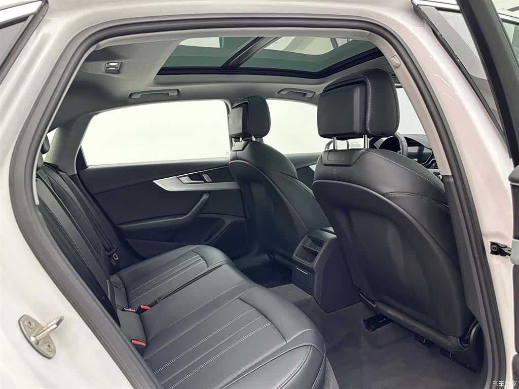 Audi A4L, 2024 22