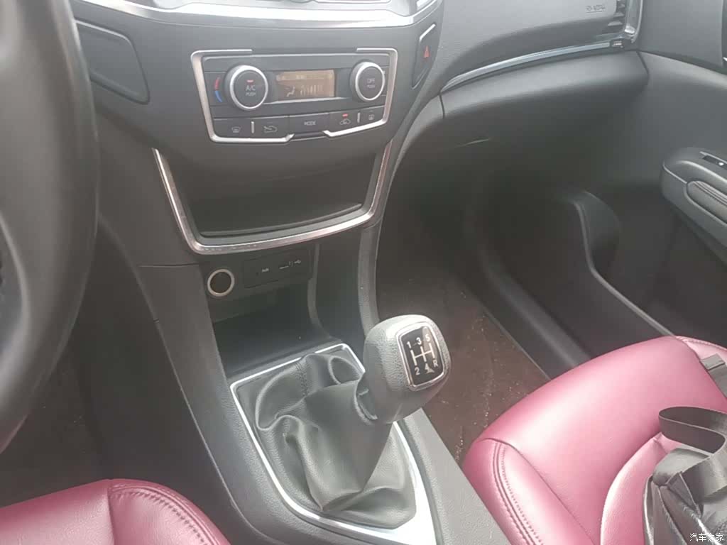 DongFeng AX5, 2017 14