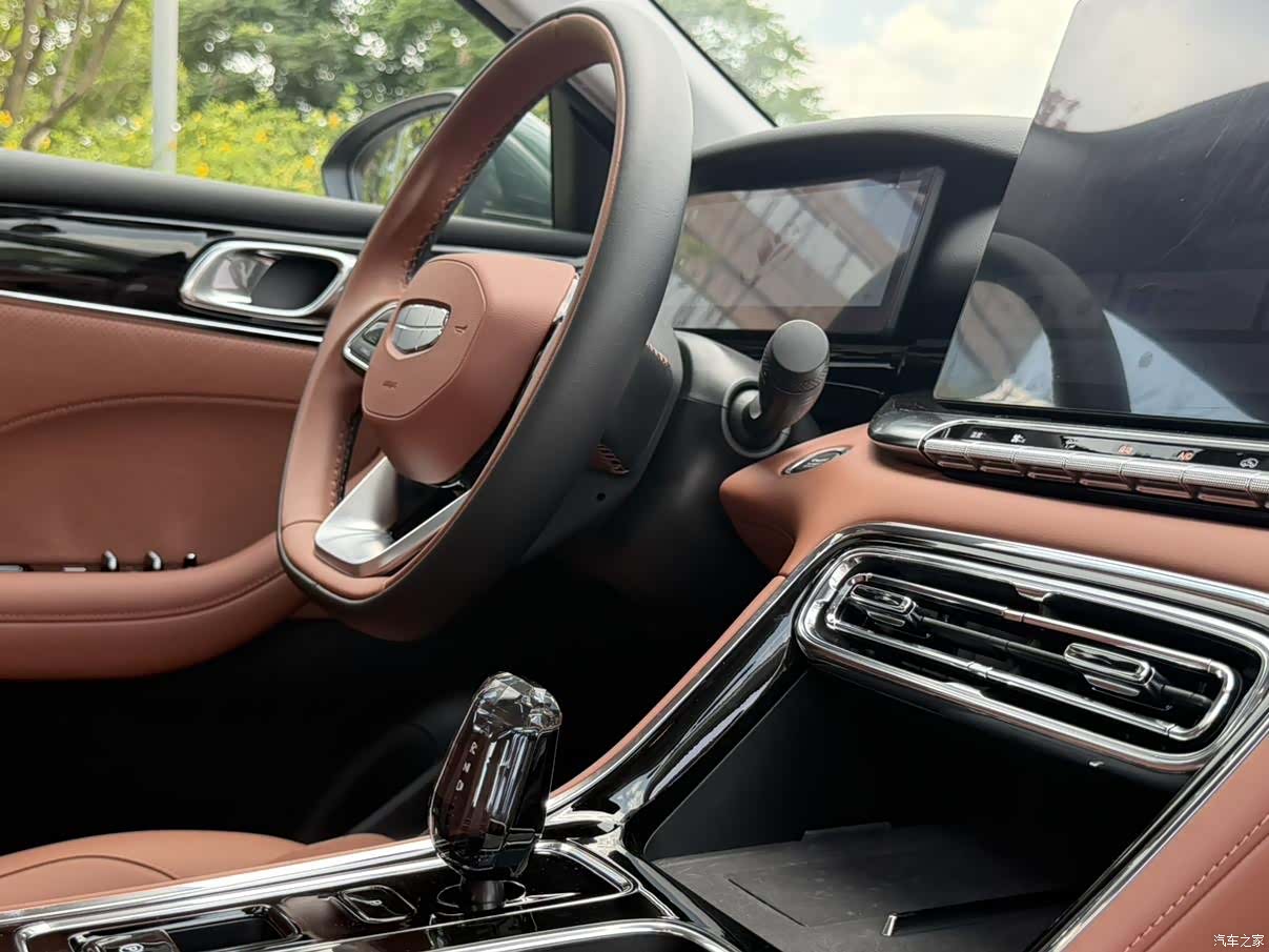 Geely Emgrand, 2026 12