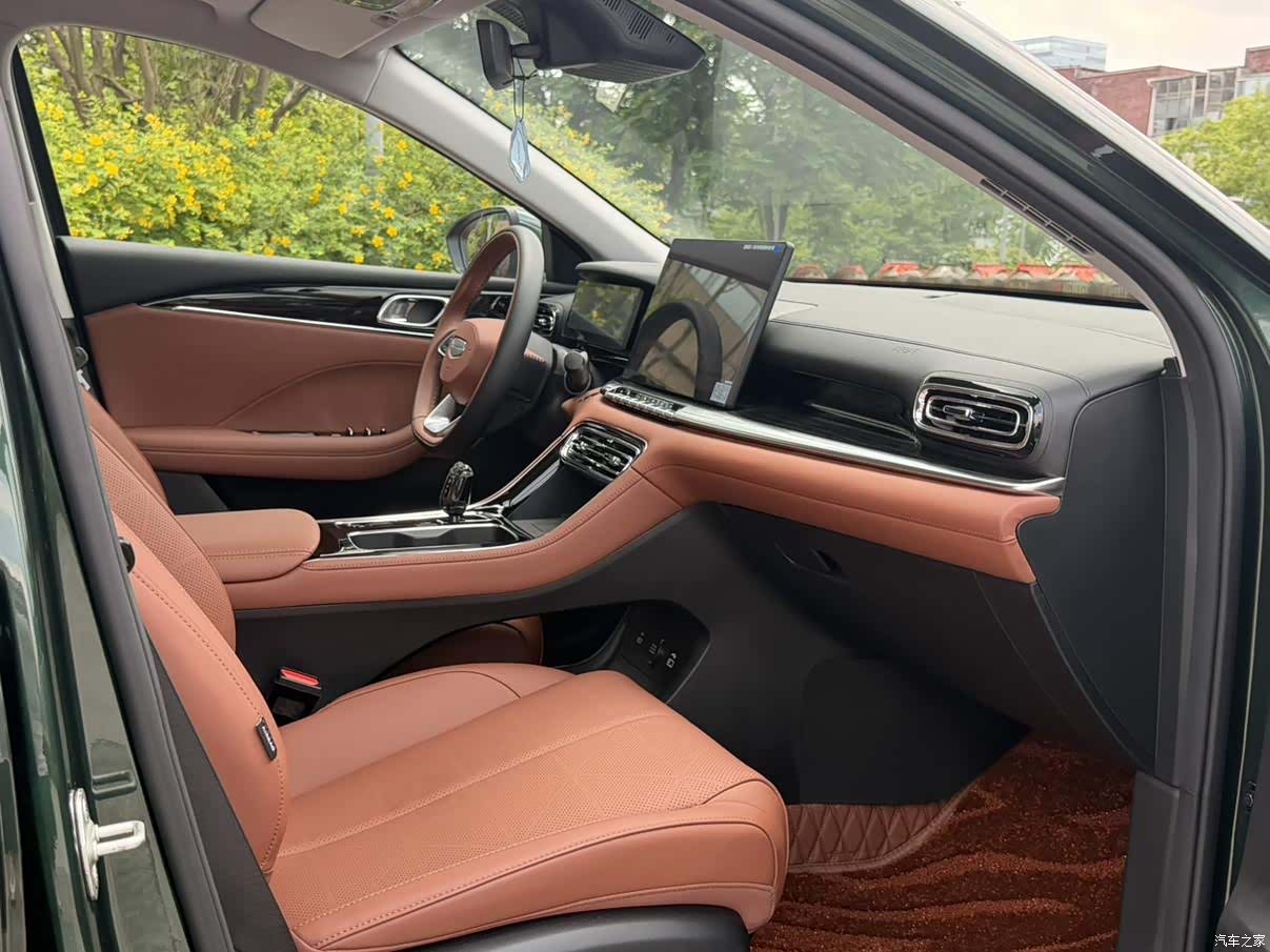 Geely Emgrand, 2026 14