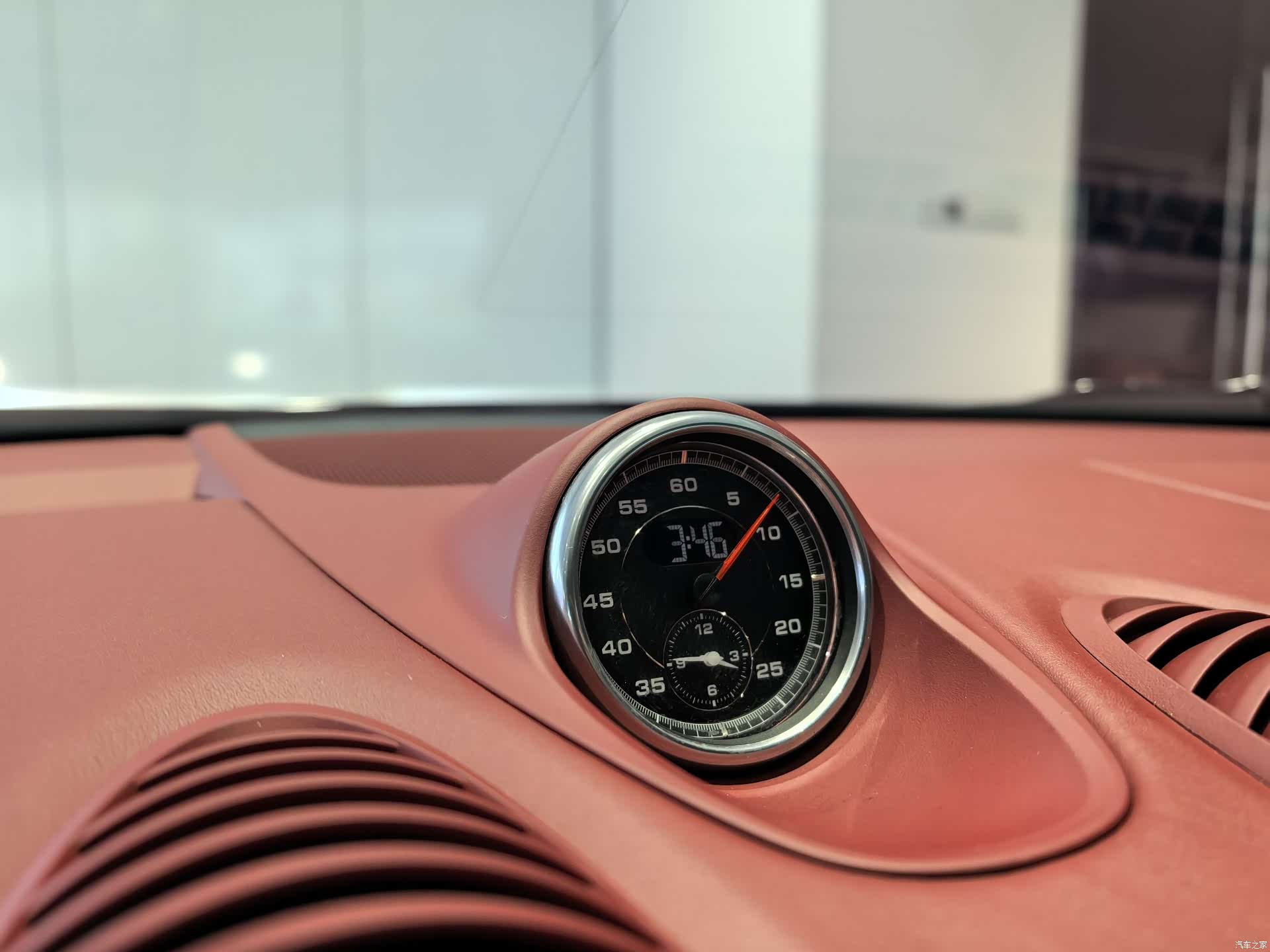 Porsche Cayman, 2024 3