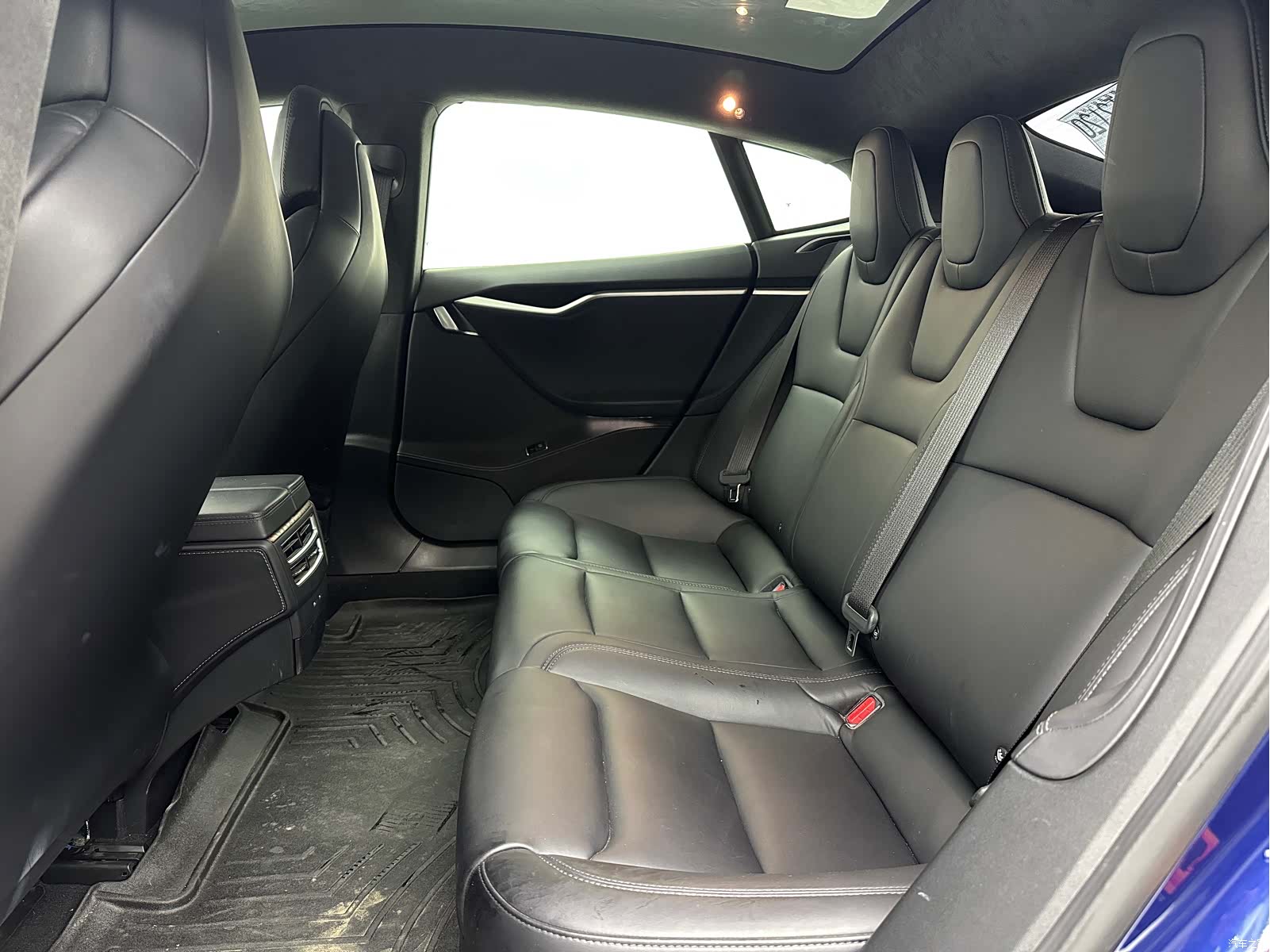 Tesla Model S, 2018 17