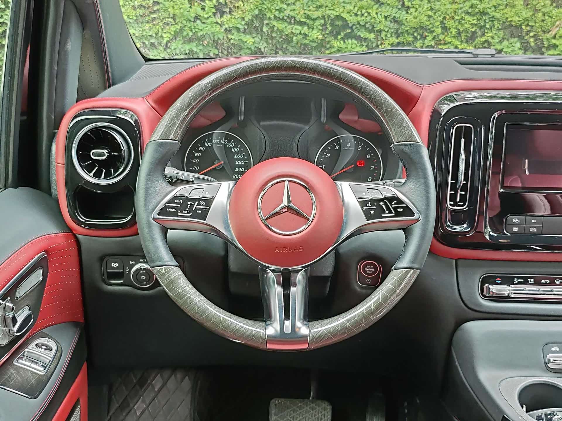 Mercedes-Benz 7, 2025 23
