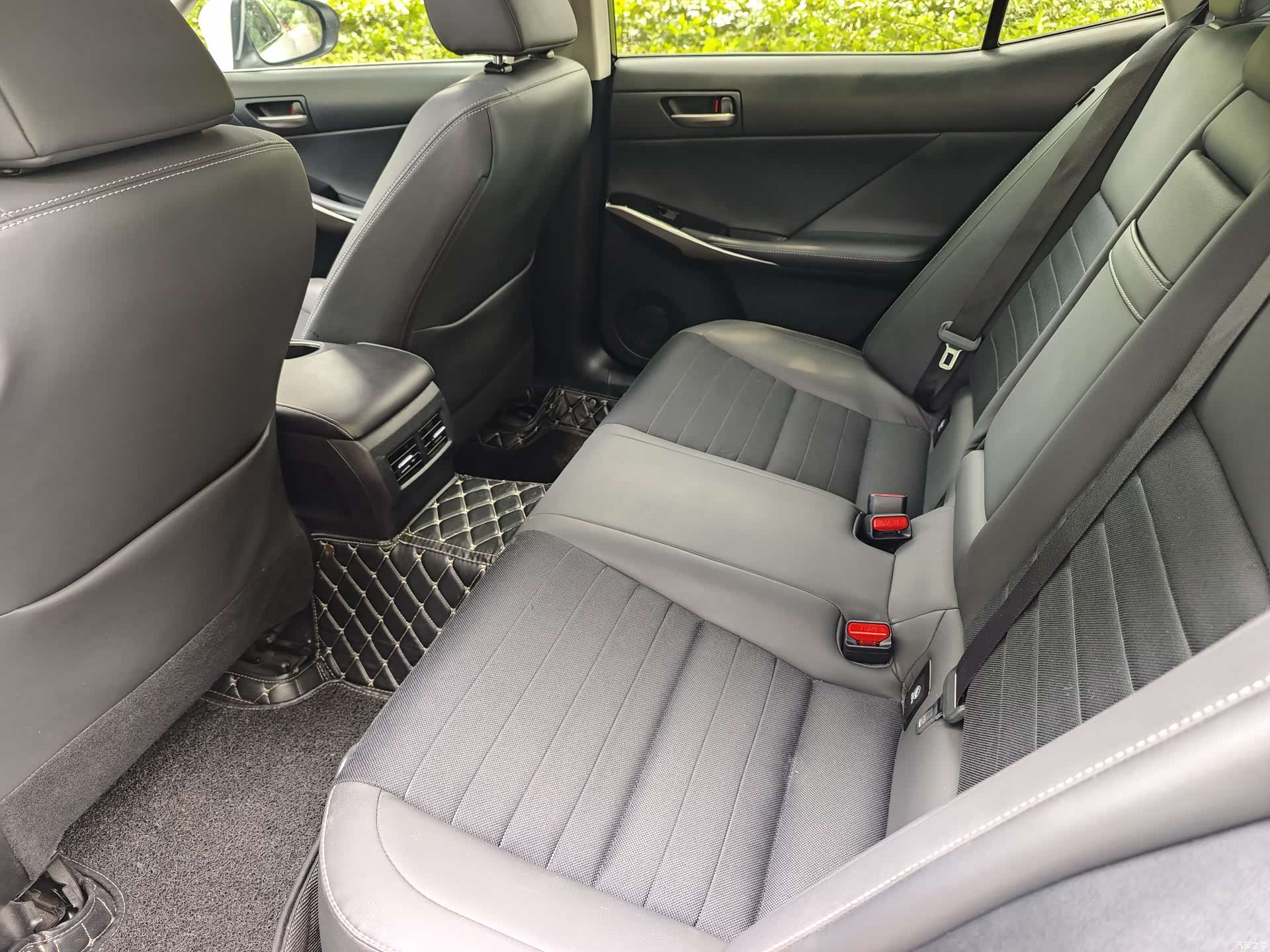 Lexus IS, 2019 12