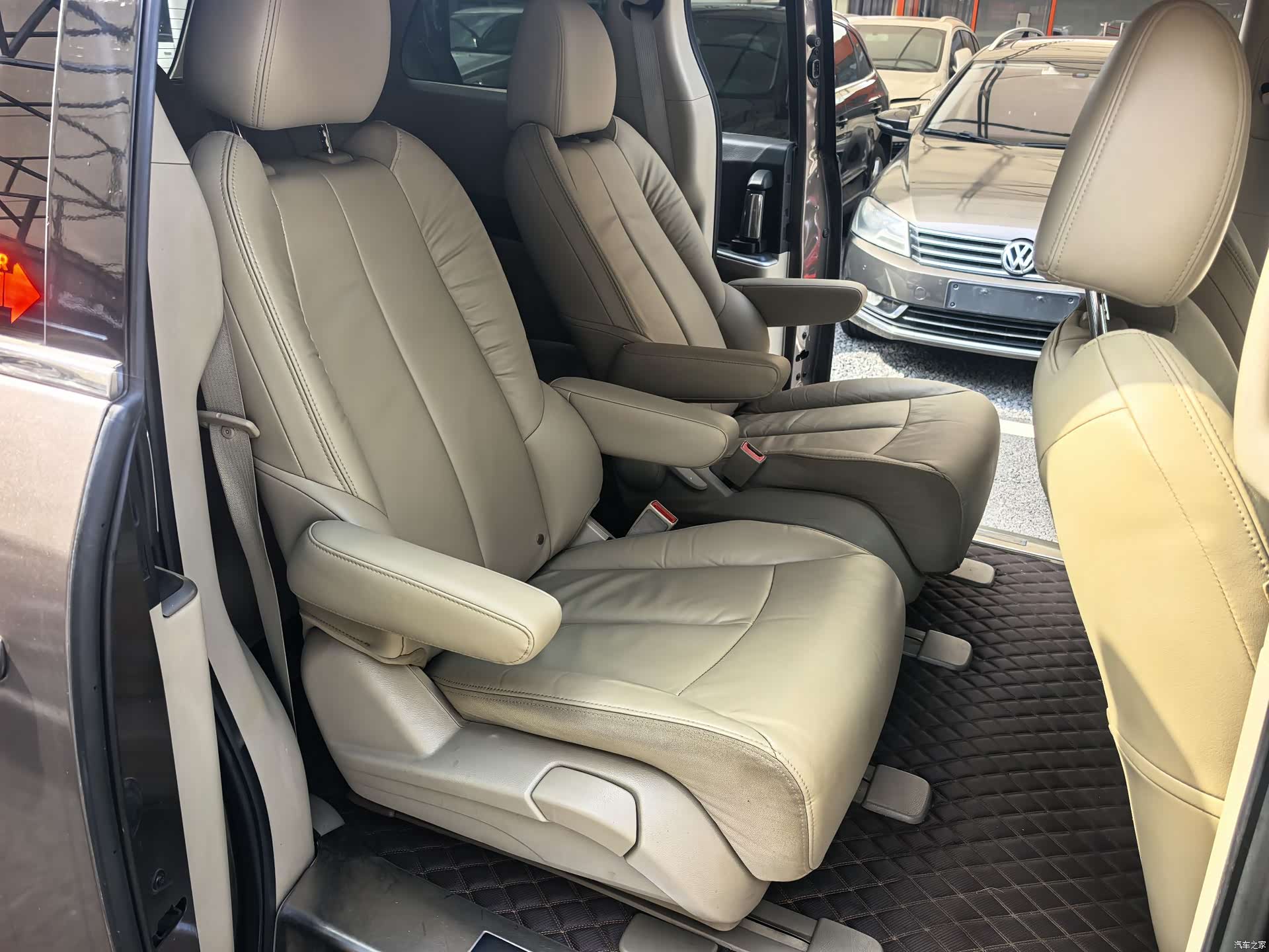 Buick GL8, 2018 13