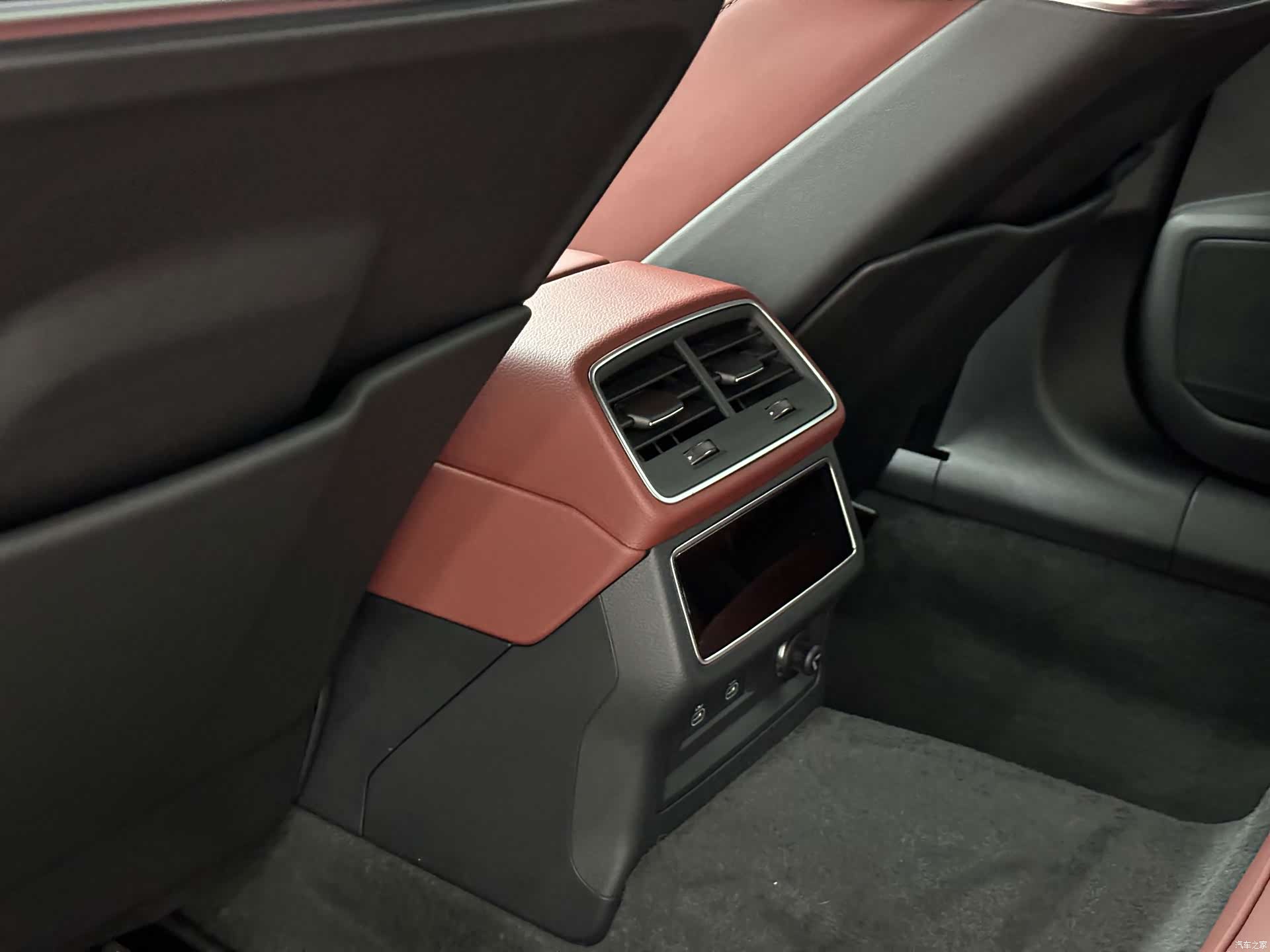 Audi A7L, 2024 19
