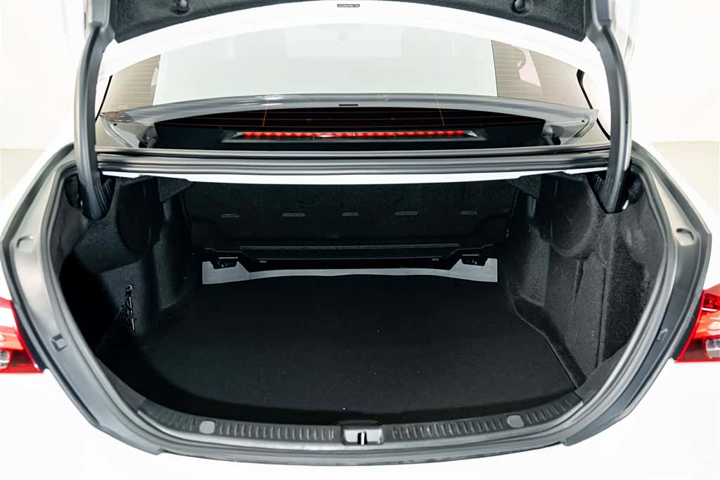 Mercedes-Benz E-Class, 2024 23
