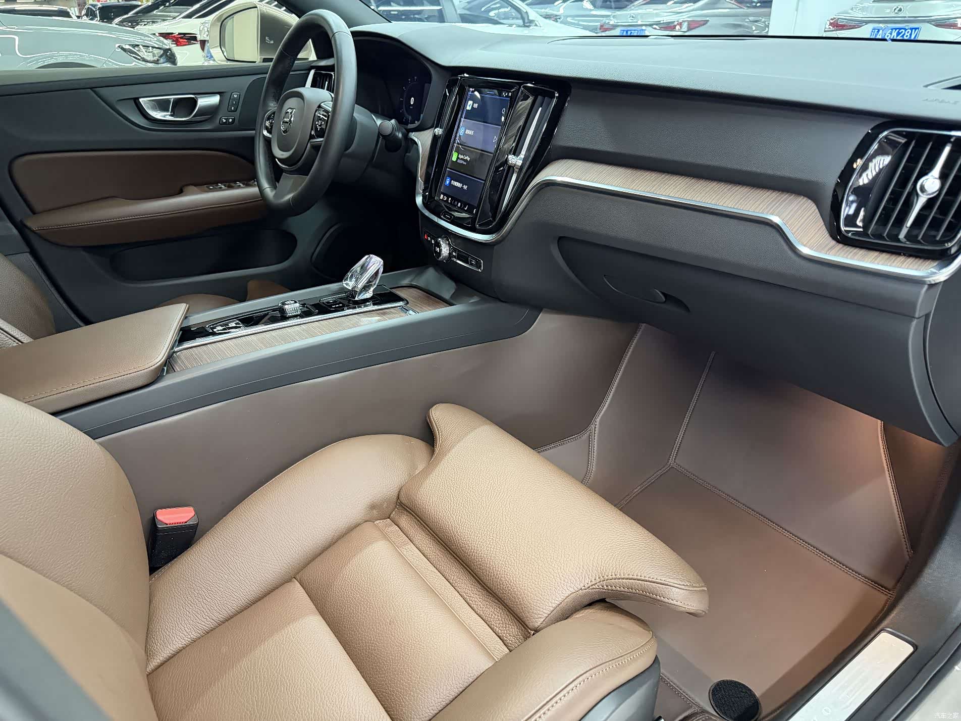 Volvo S60, 2023 все фото