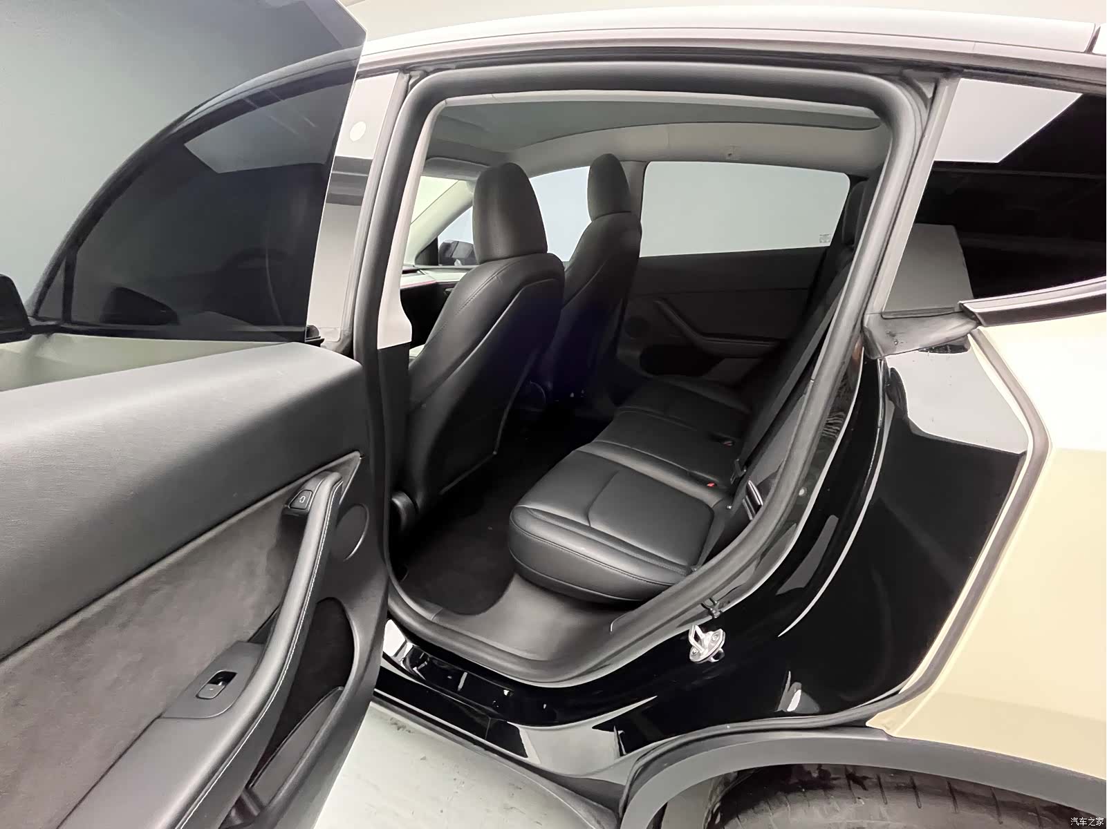 Tesla Model Y, 2023 14