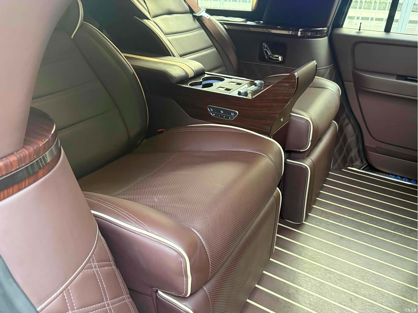 Lincoln Navigator, 2017 15