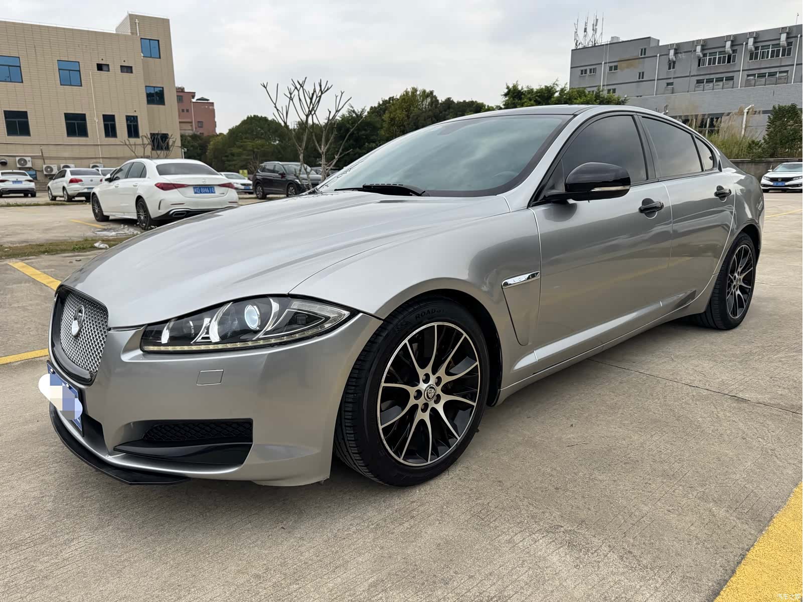 Jaguar XF, 2013 1