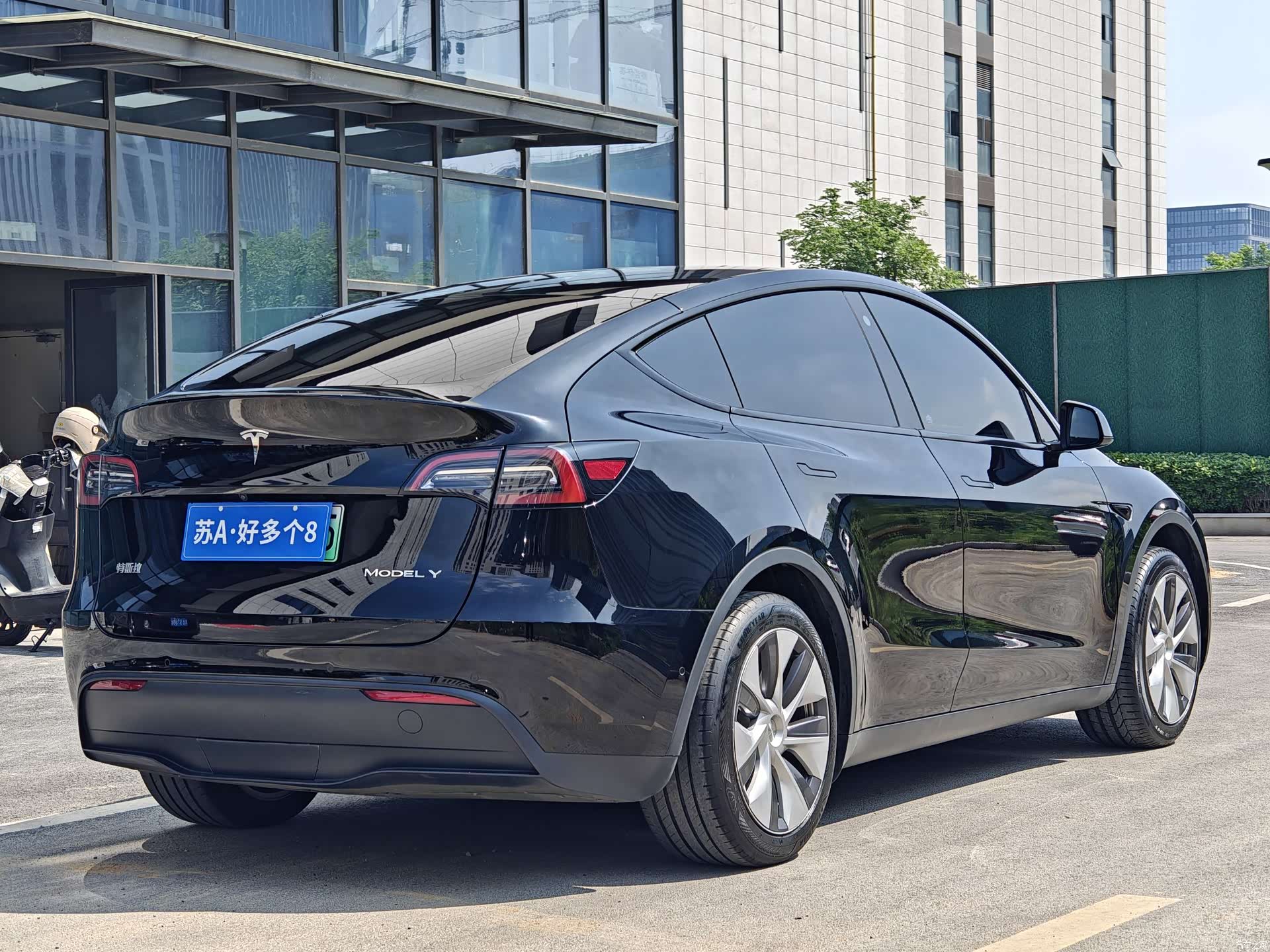 Tesla Model Y, 2023 4