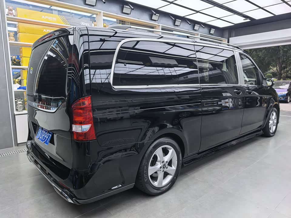 Mercedes-Benz V-class