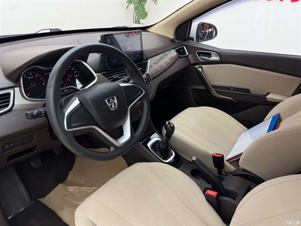 Wuling 310W, 2021 13