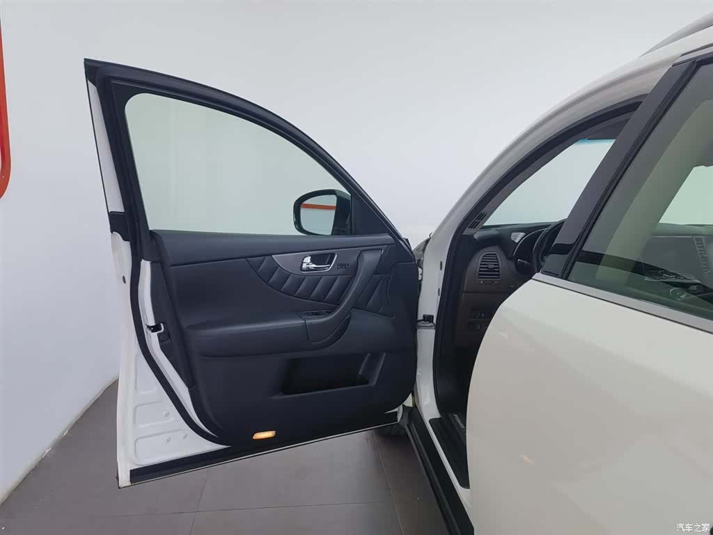 Infiniti QX70, 2020 14