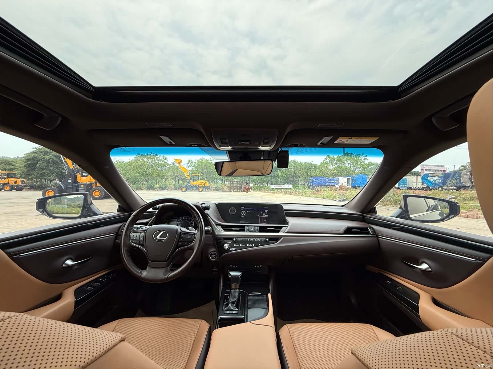 Lexus ES, 2021 все фото