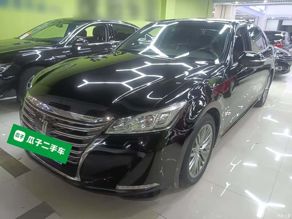 Toyota Crown, 2017 1