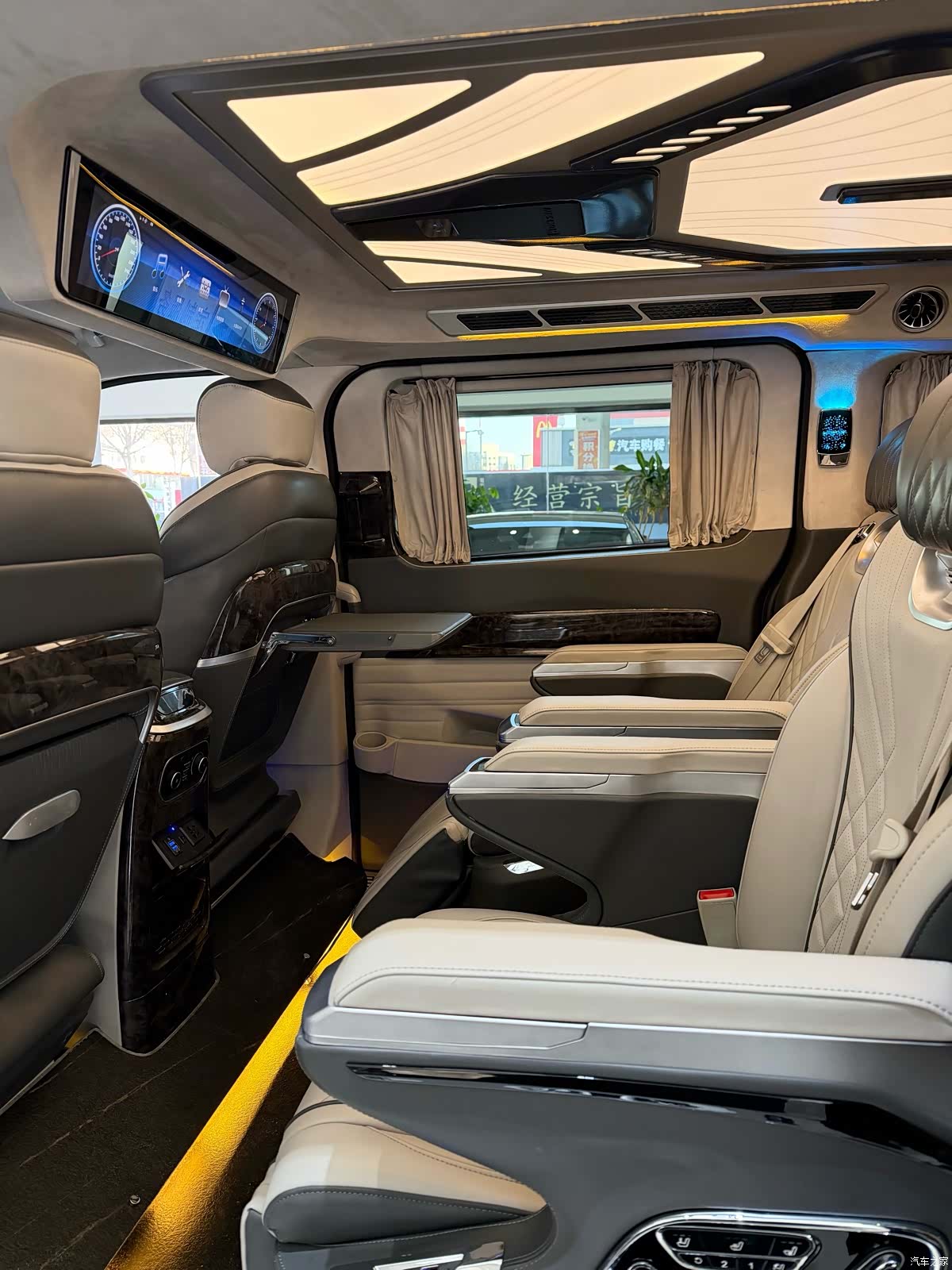 Ford Tourneo, 2022 10