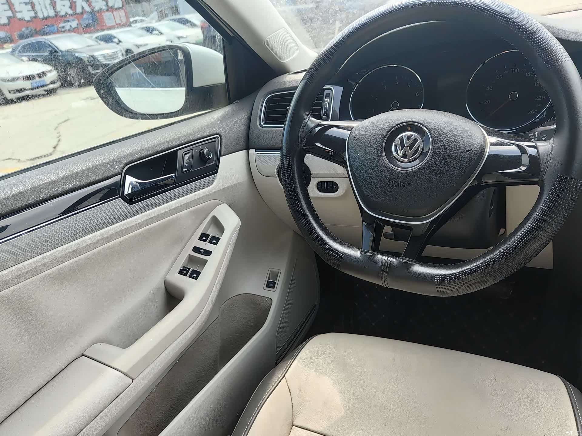 Volkswagen Sagitar, 2015 10