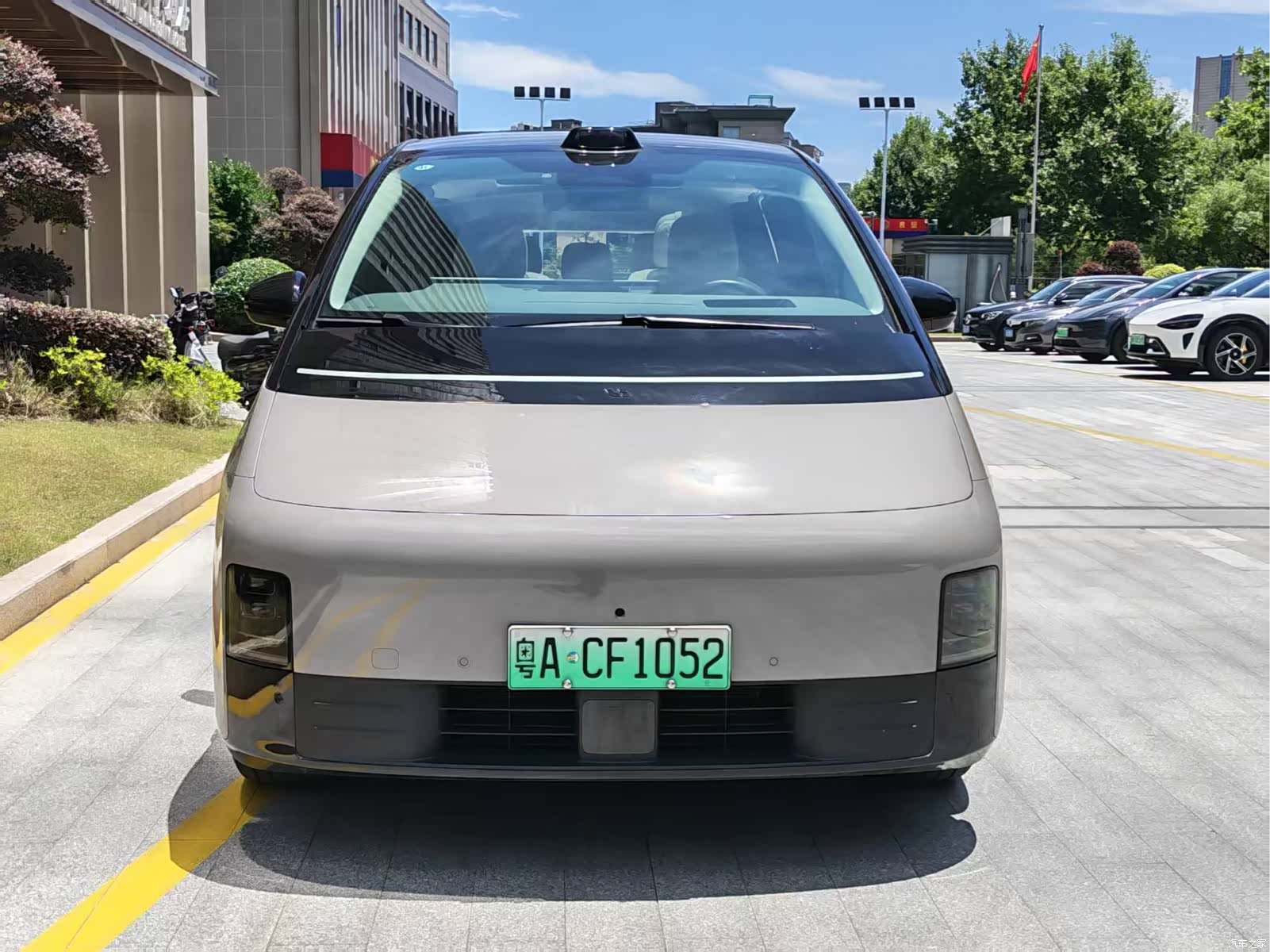Li Auto MEGA, 2024 3
