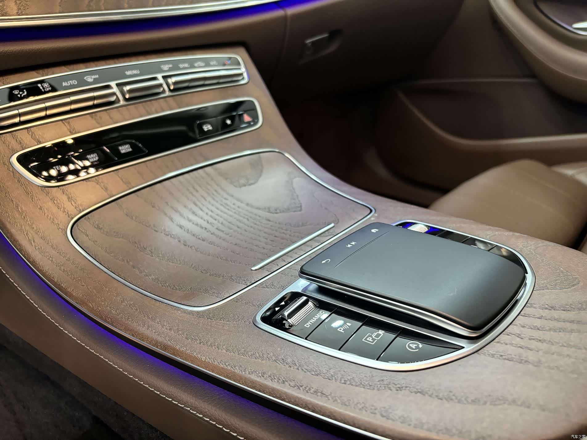 Mercedes-Benz E-Class, 2022 24