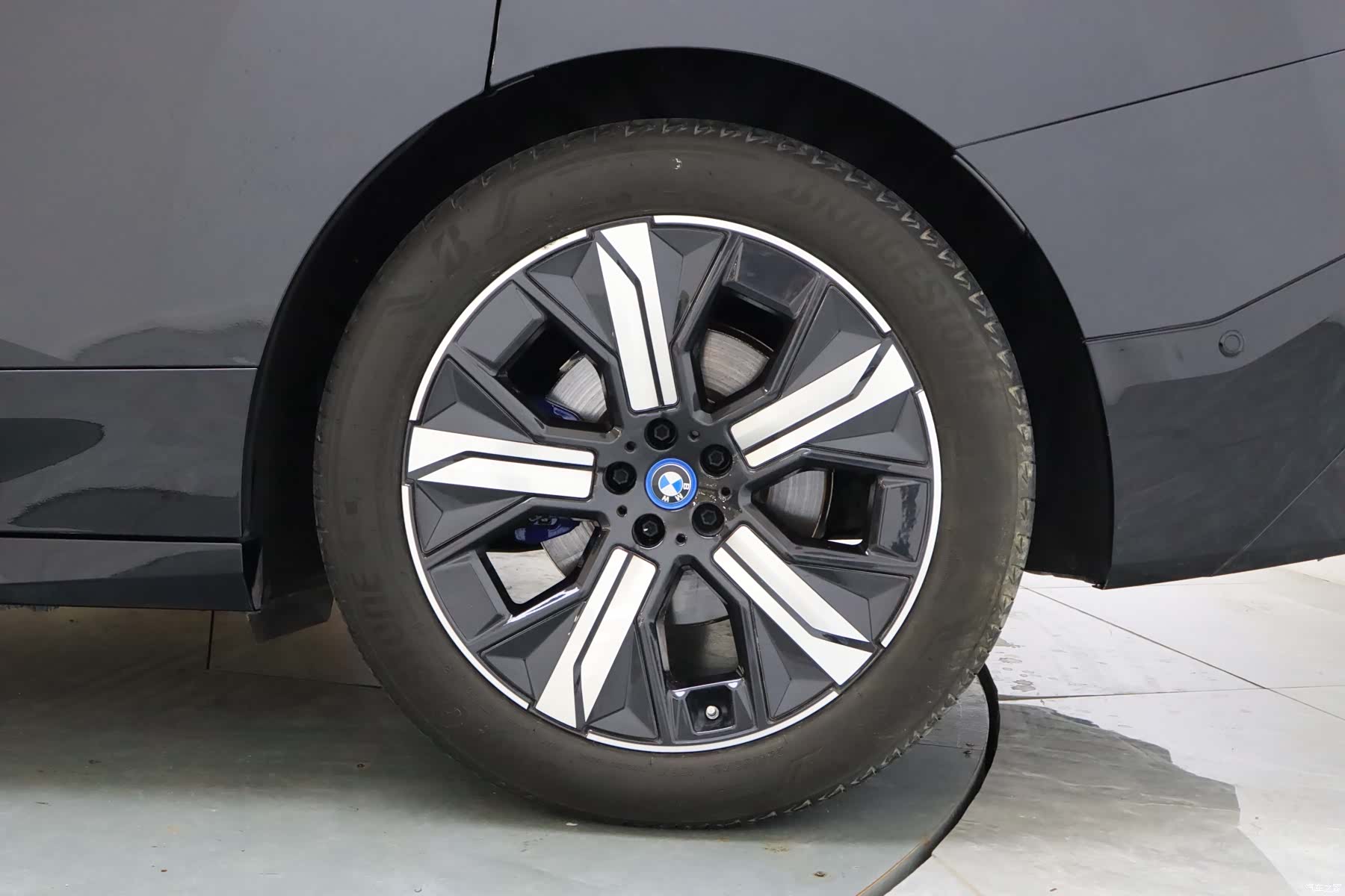 BMW iX, 2023 13