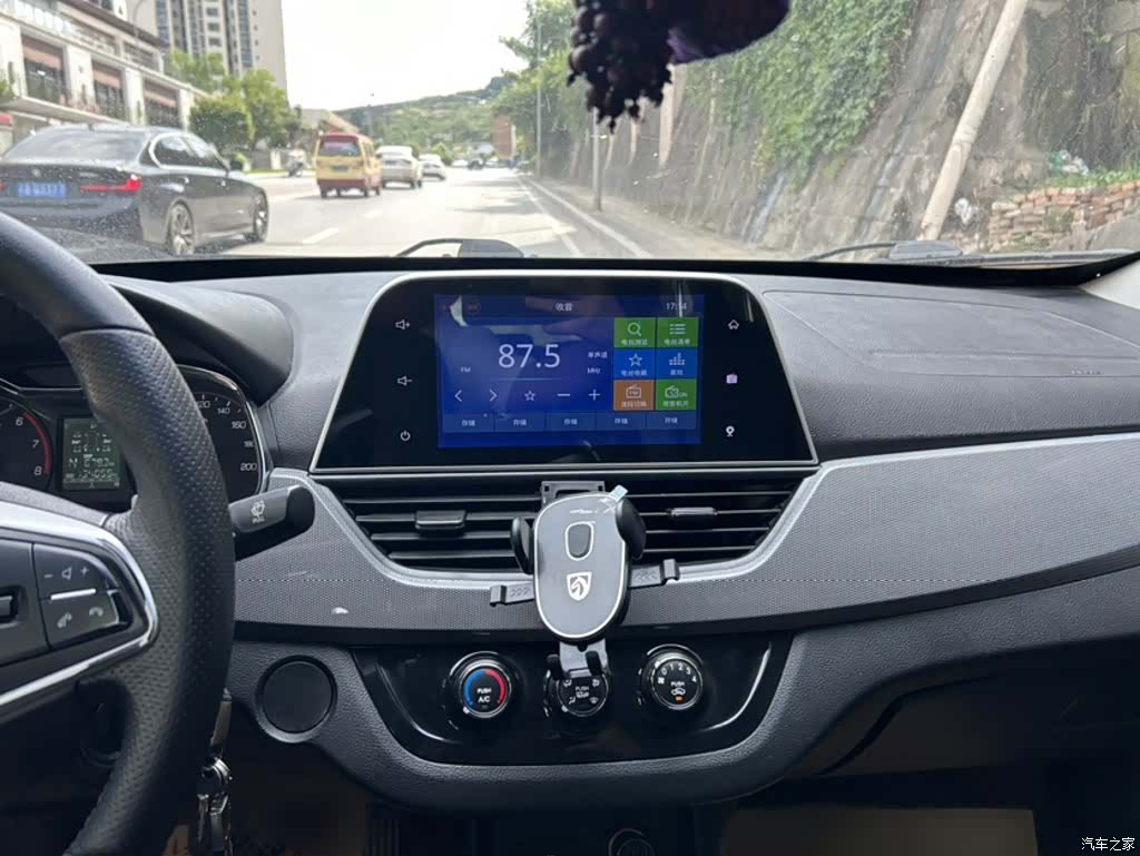 Wuling 310W, 2018 4