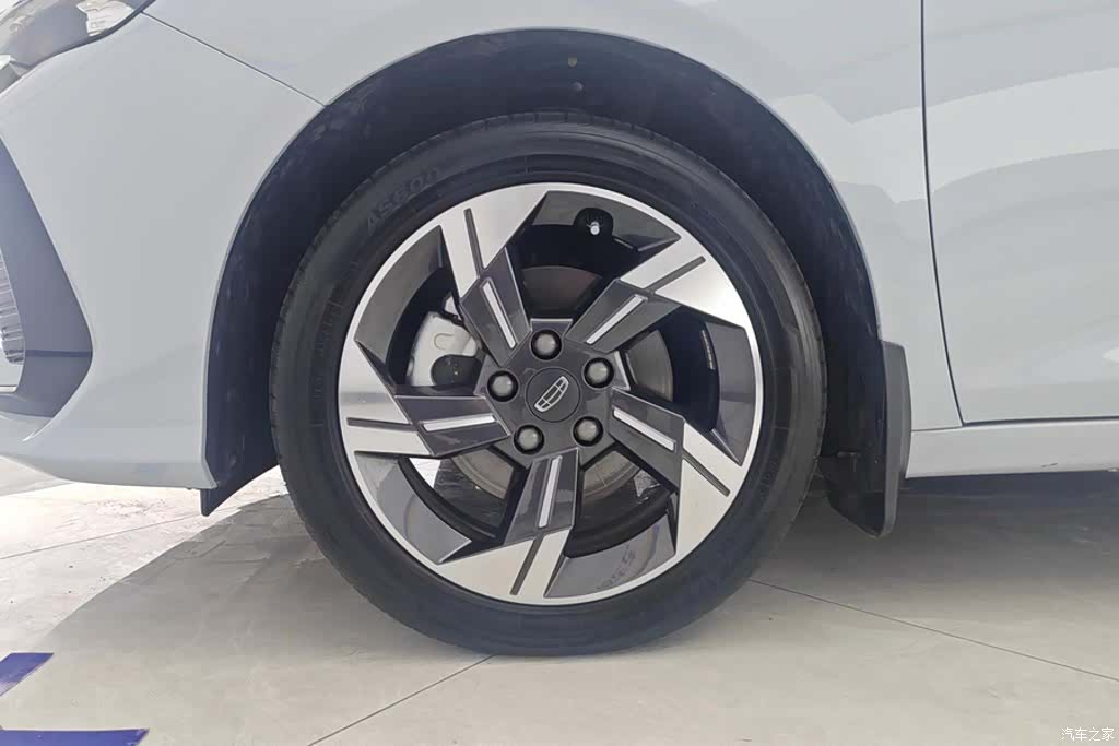 Geely Emgrand, 2023 6