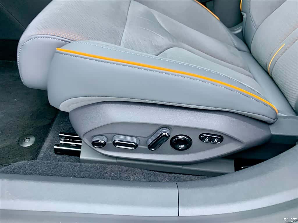 Xpeng P7, 2025 32