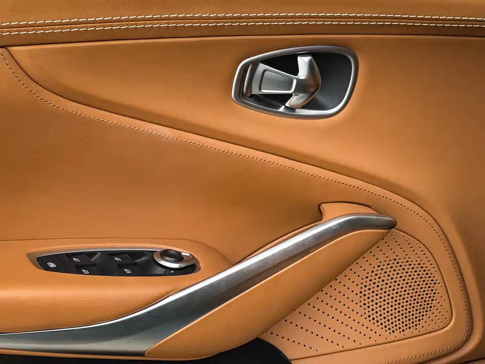Aston Martin DBX Aston Martin DBX