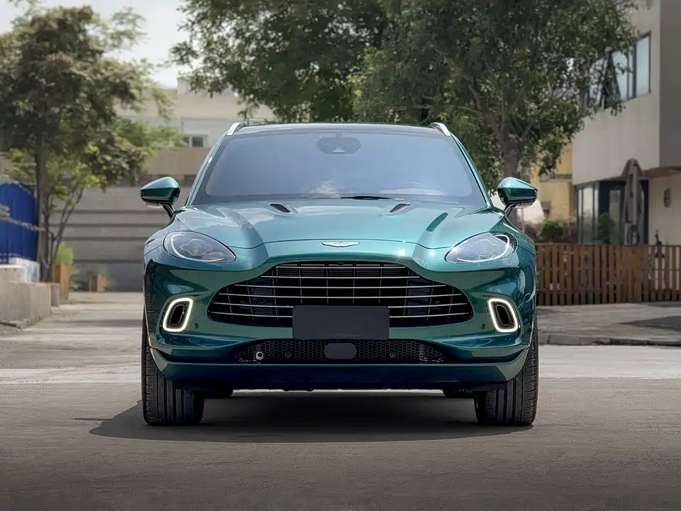 Aston Martin DBX Aston Martin DBX