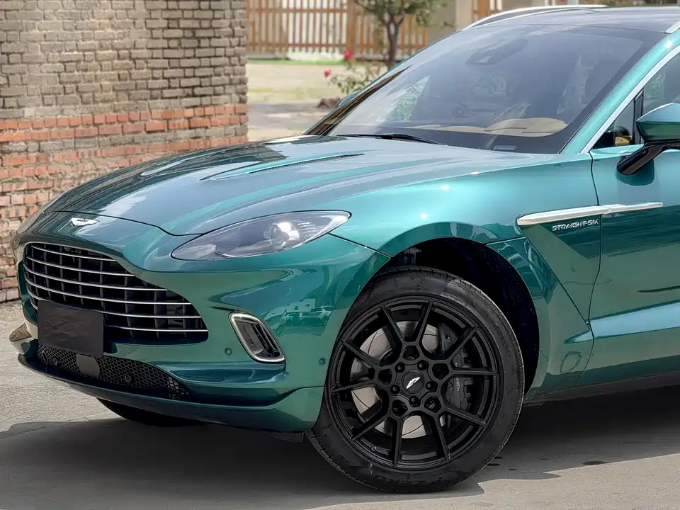 Aston Martin DBX Aston Martin DBX