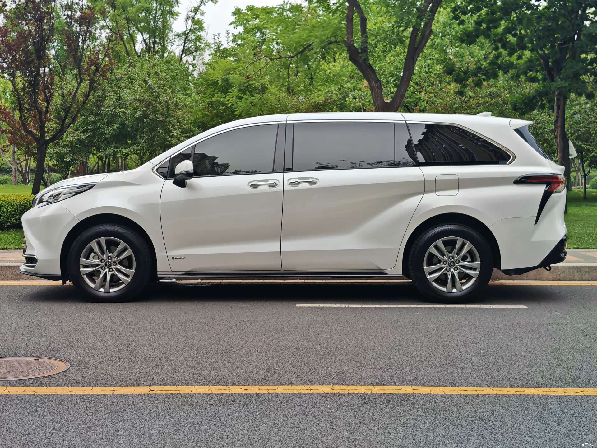 Toyota Sienna, 2024 4