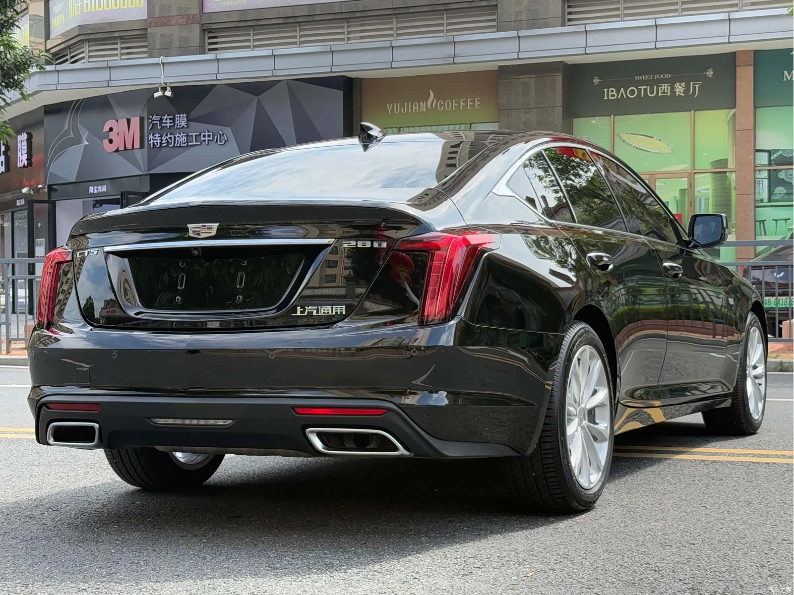 Cadillac CT5, 2023 все фото