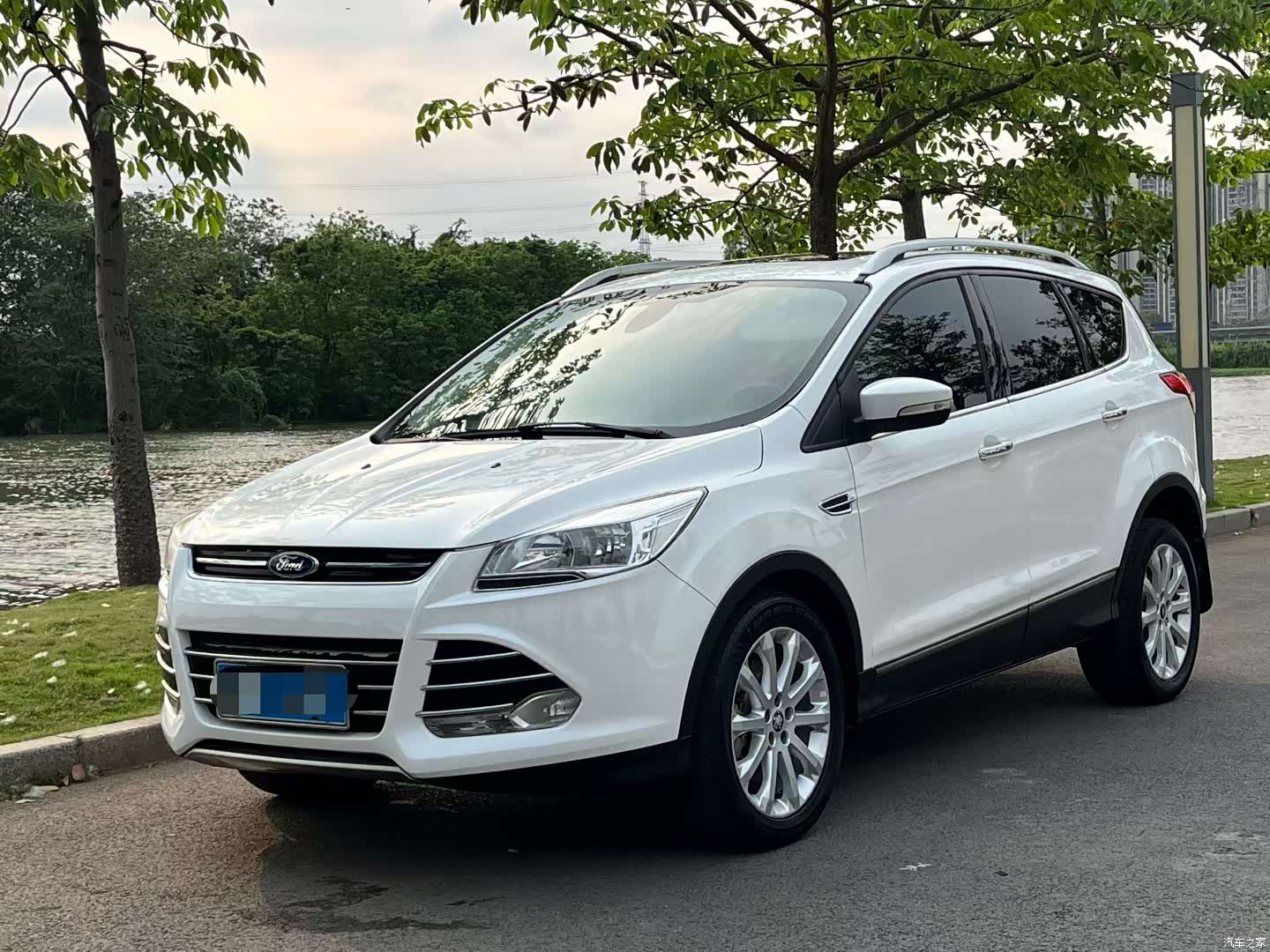 Ford Kuga, 2014 1