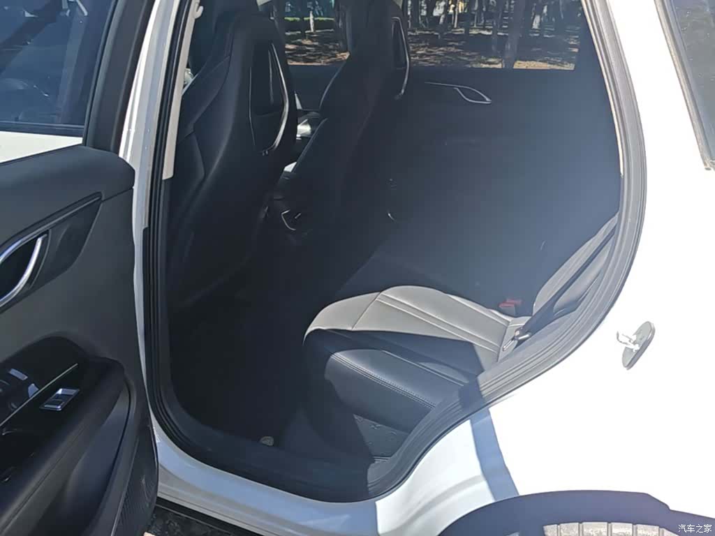 Hongqi HS3, 2024 24