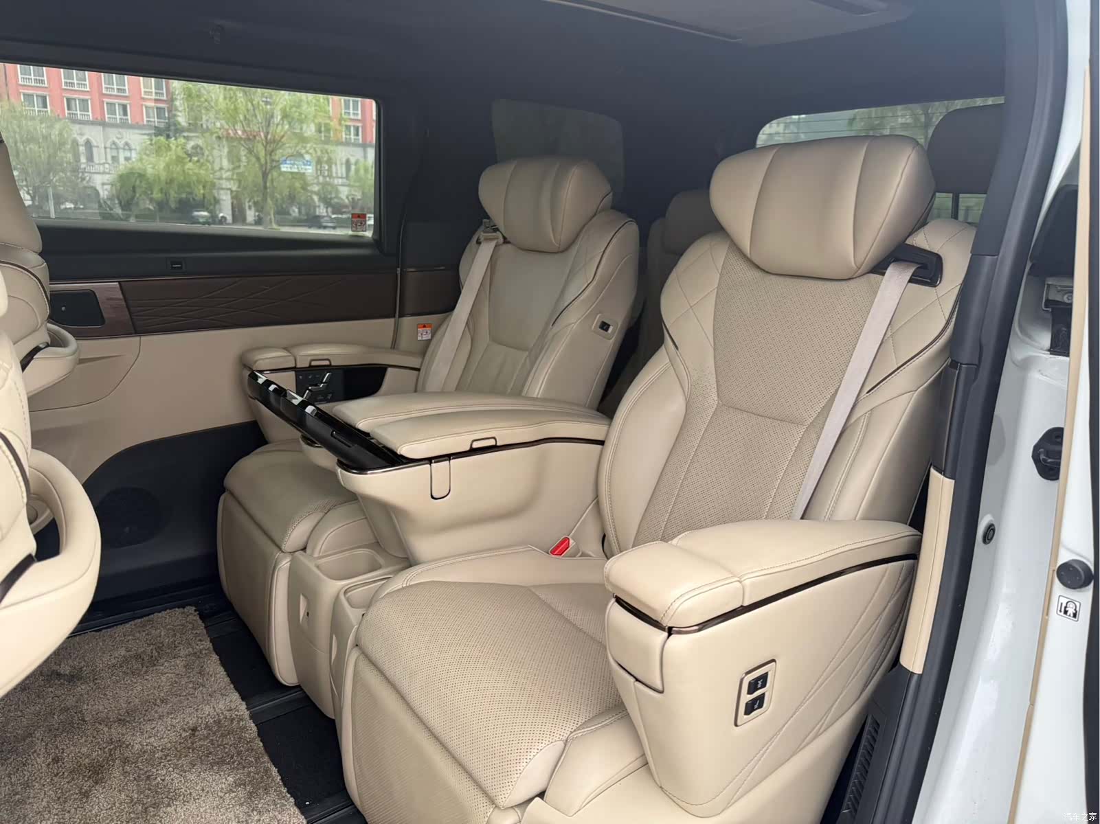 Toyota Alphard, 2023 14