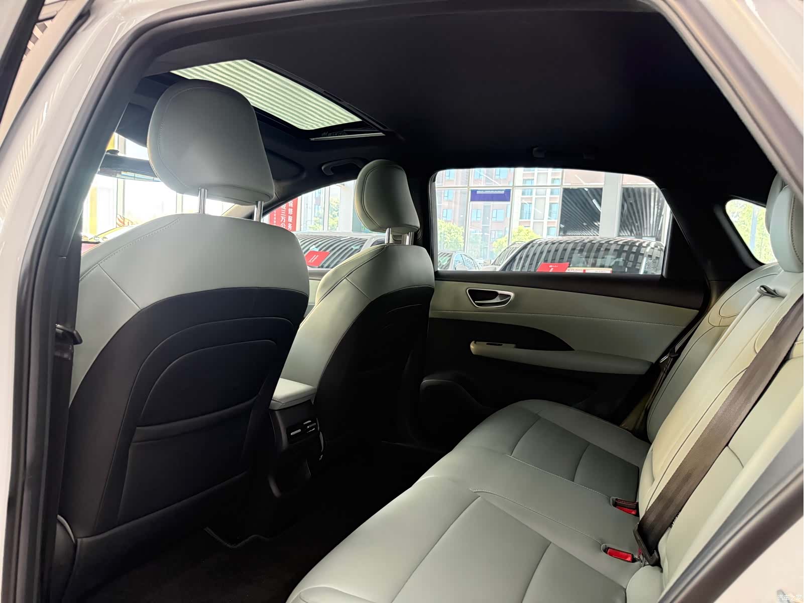 Roewe D6, 2025 8