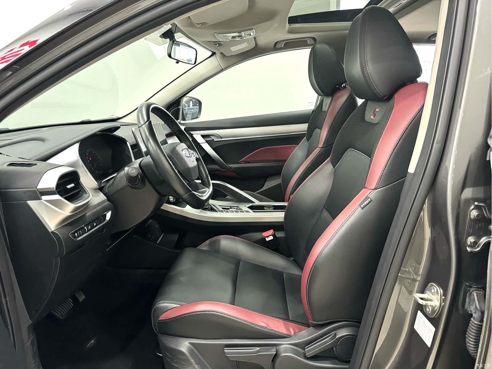 Geely Coolray, 2022 все фото