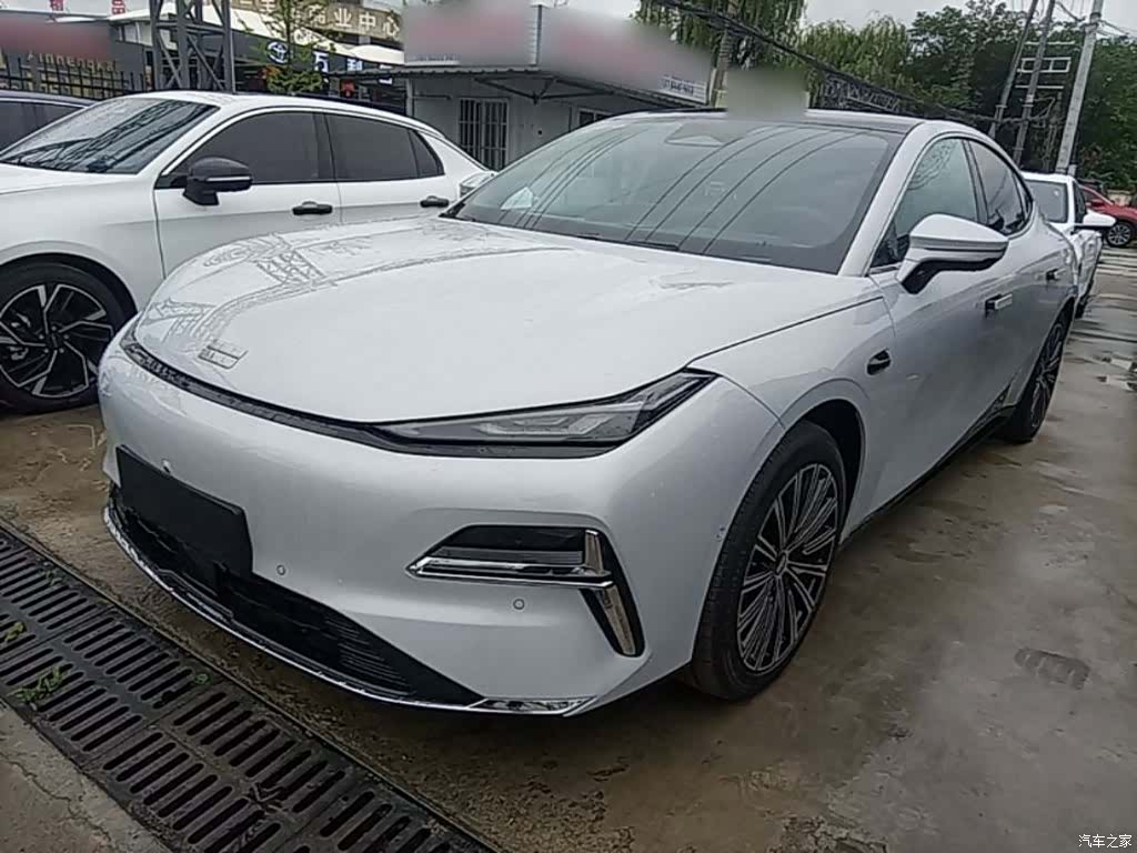 Geely 8, 2025 1