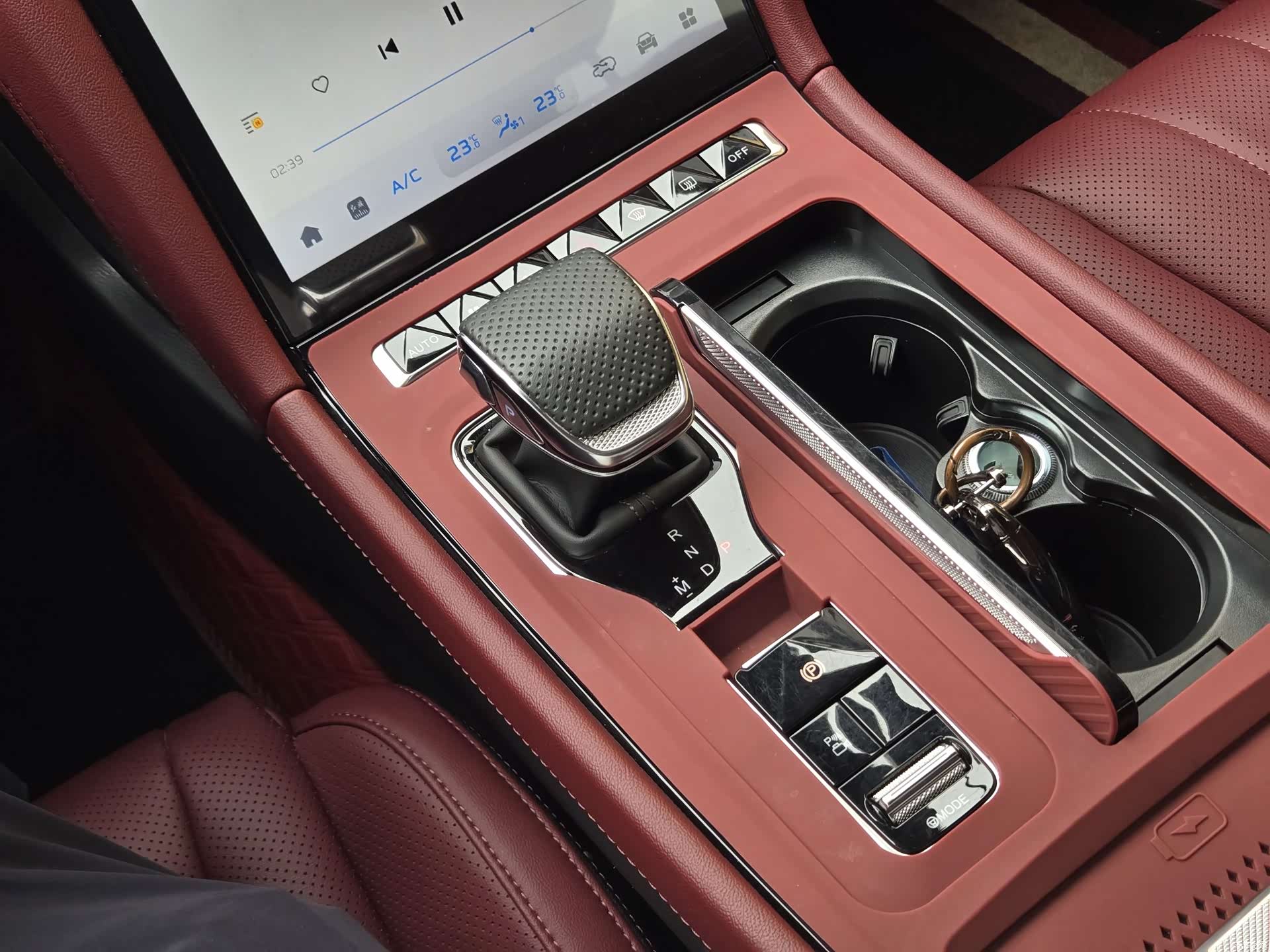 Hongqi H5, 2025 13
