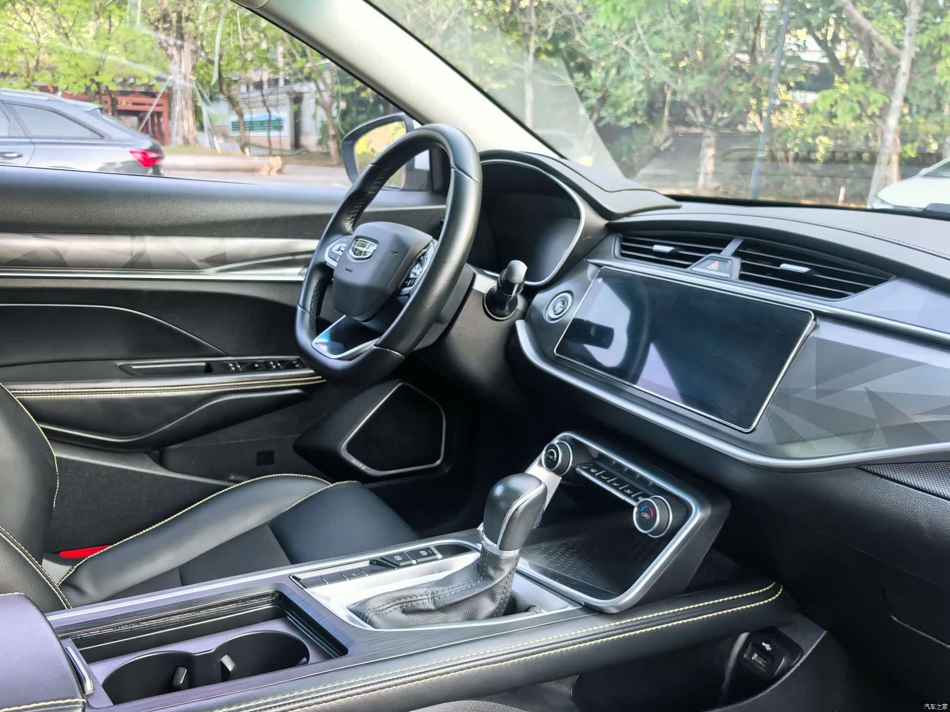 Geely Binray, 2022 25