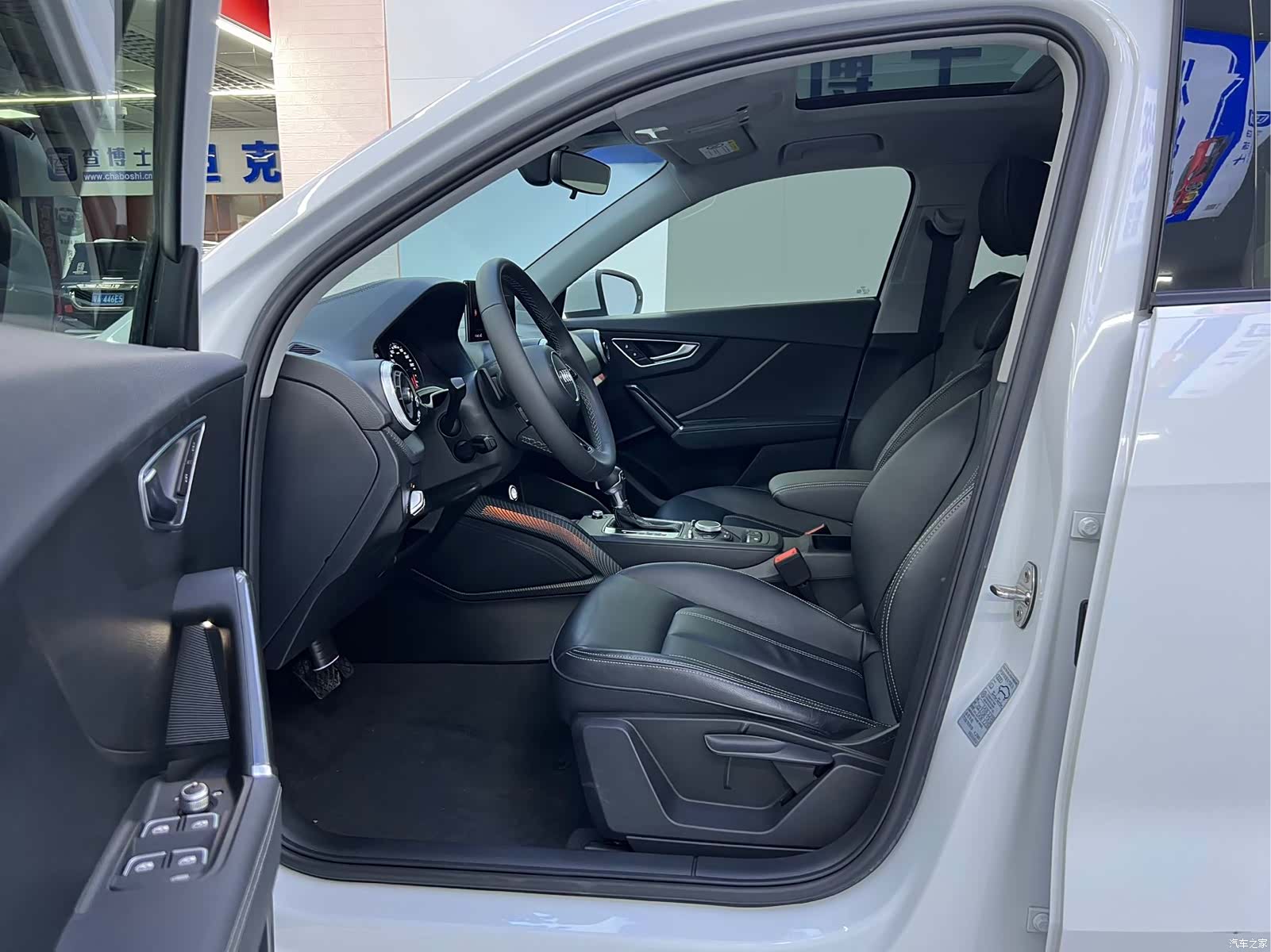 Audi Q2L, 2023 11