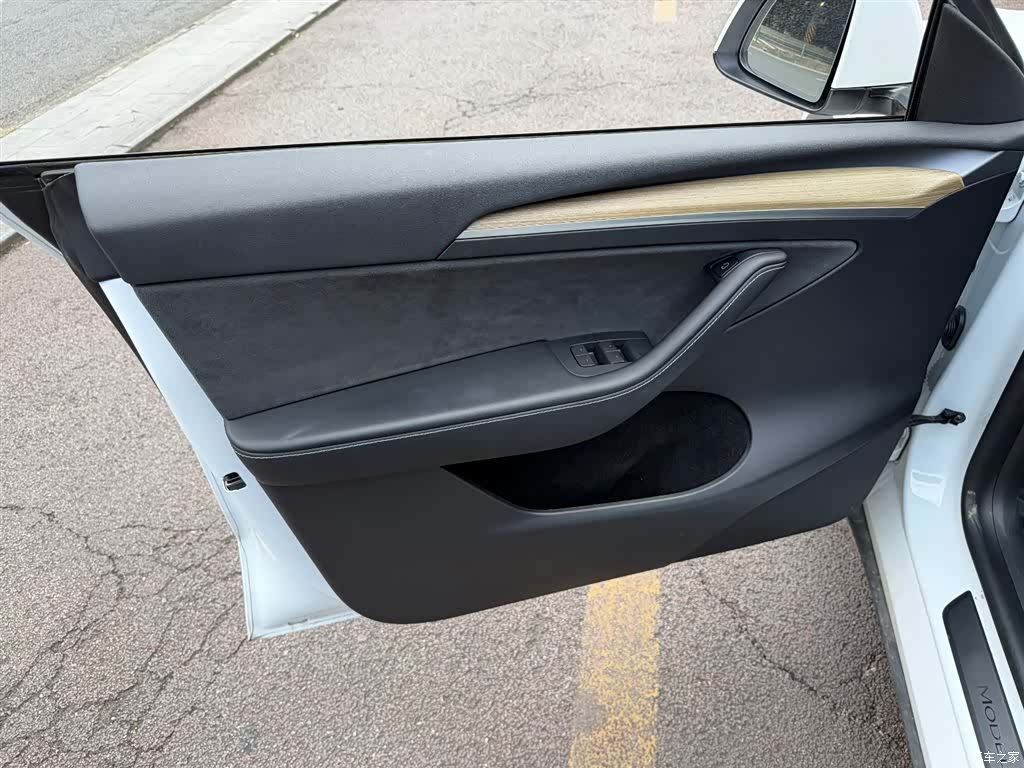 Tesla Model Y, 2023 6